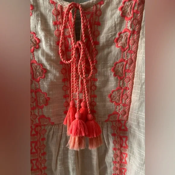 VINEYARD VINES TASSLE EMBROIDERED PEASANT TOP - Picture 6 of 8